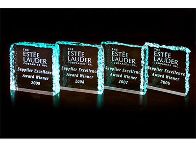 Hakuhodo received a prestigious award "Supplier Excellence Award" from Estee Lauder Inc. for the fourth consecutive year!